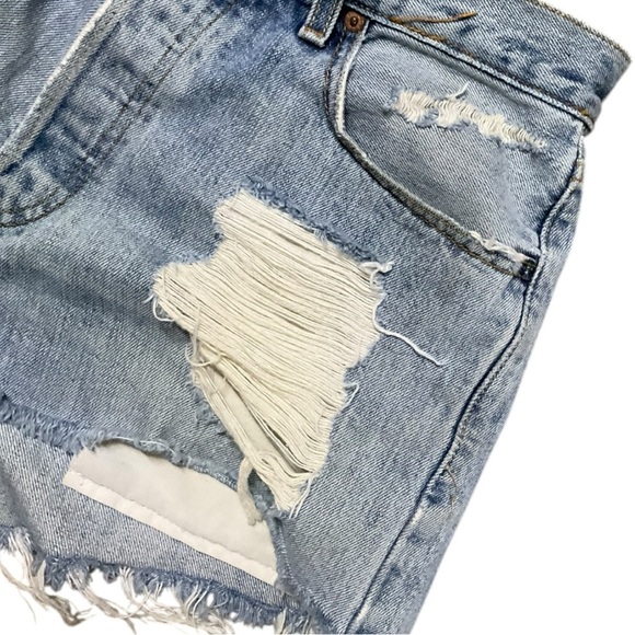 Levi’s 505 Distressed‎ Woman’s  Denim Cutoff Blue Shorts Size 28 - Picture 2 of 5